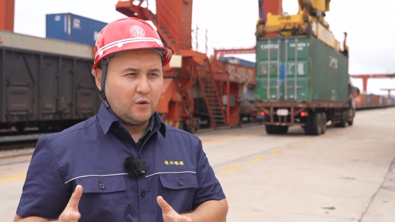 Basis logistik tersebut memfasilitasi perdagangan bilateral