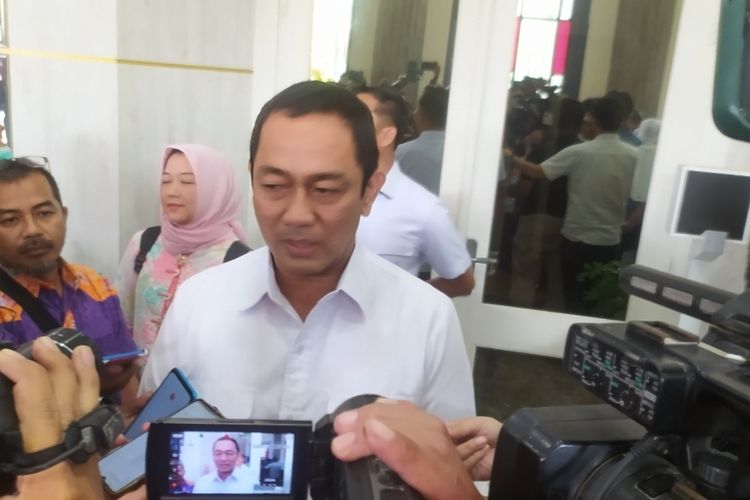 Presiden Joko Widodo akan melantik Hendrar Prihadi sebagai Kepala Lembaga Kebijakan Pengadaan Barang Jasa Pemerintah (LKPP) di Istana Negara