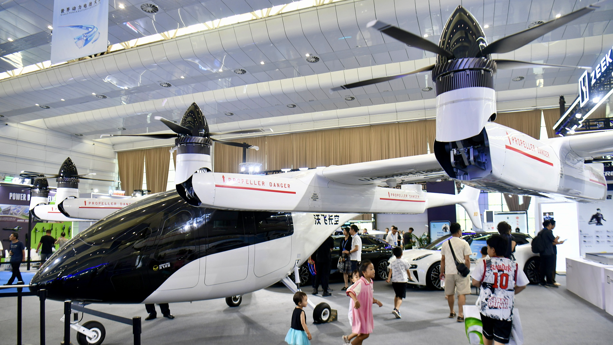 Acara yang diselenggarakan oleh pemerintah provinsi Sichuan ini bertujuan untuk membangun platform kerja sama internasional untuk pengembangan industri baterai listrik dan mempromosikan pengembangan industri ramah lingkungan dan rendah karbon berkualitas tinggi