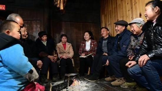 Di sidang KRN Tiongkok dan MPPR Tiongkok selalu dapat ditemukan wakil wanita KRN atau anggota wanita MPPR  dan mereka sangat mencolok dalam kedua sidang tersebut