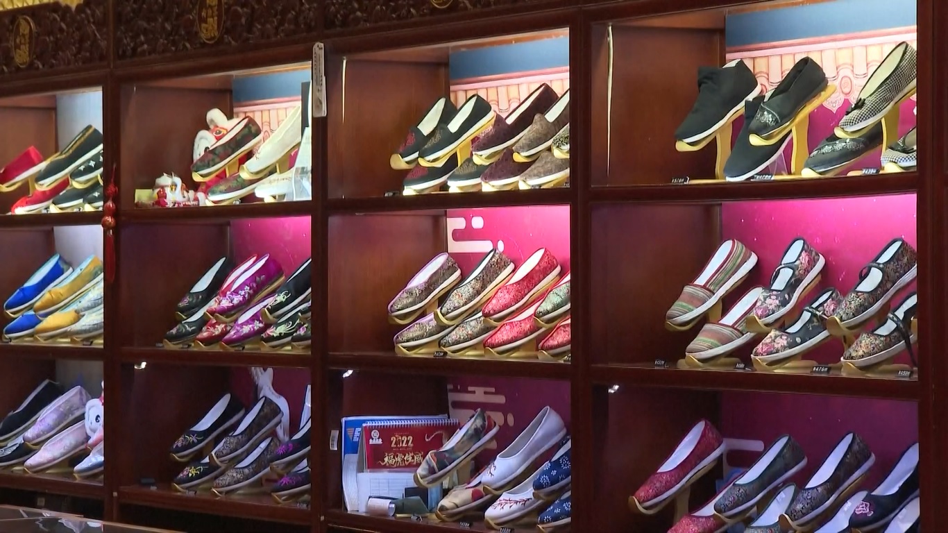 Merek Neiliansheng memperbarui diri dengan desain baru untuk menarik perhatian pelanggan muda