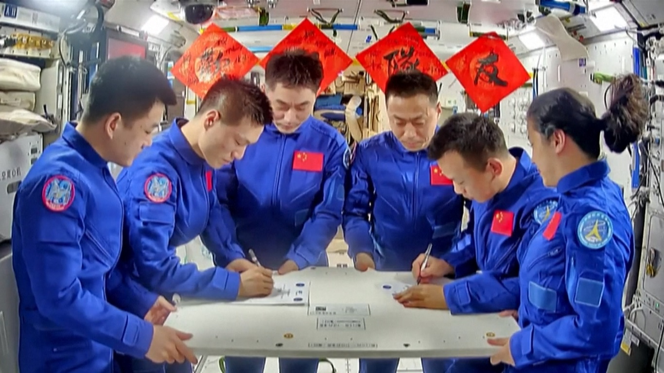 Lokasi Pendaratan Dongfeng di Daerah Otonomi Mongolia Dalam di Tiongkok utara sedang bersiap untuk menyambut para astronot yang kembali ke rumah