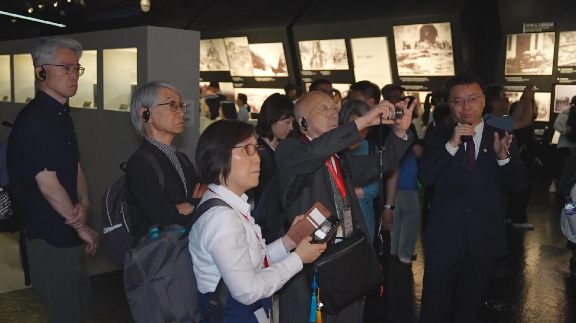Memperingati 80 Tahun Pengadilan Tokyo, Para Cendekiawan Global Mengunjungi Aula Peringatan Pembantaian Nanjing