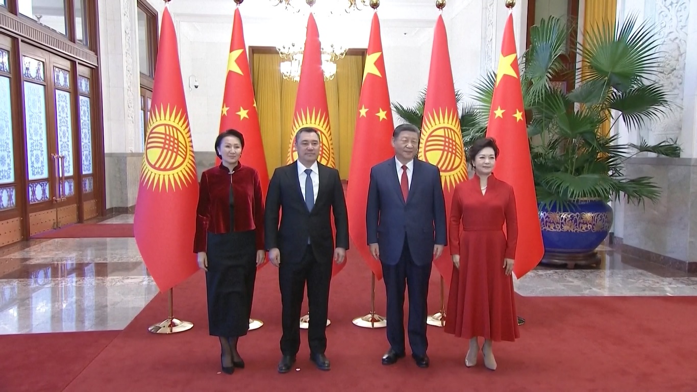 Ditemani oleh Xi