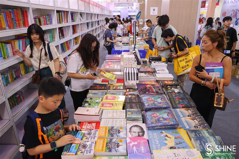 Pameran ini berfokus terutama pada sastra seni biografi dan buku anak-anak menawarkan berbagai pilihan kepada pembaca