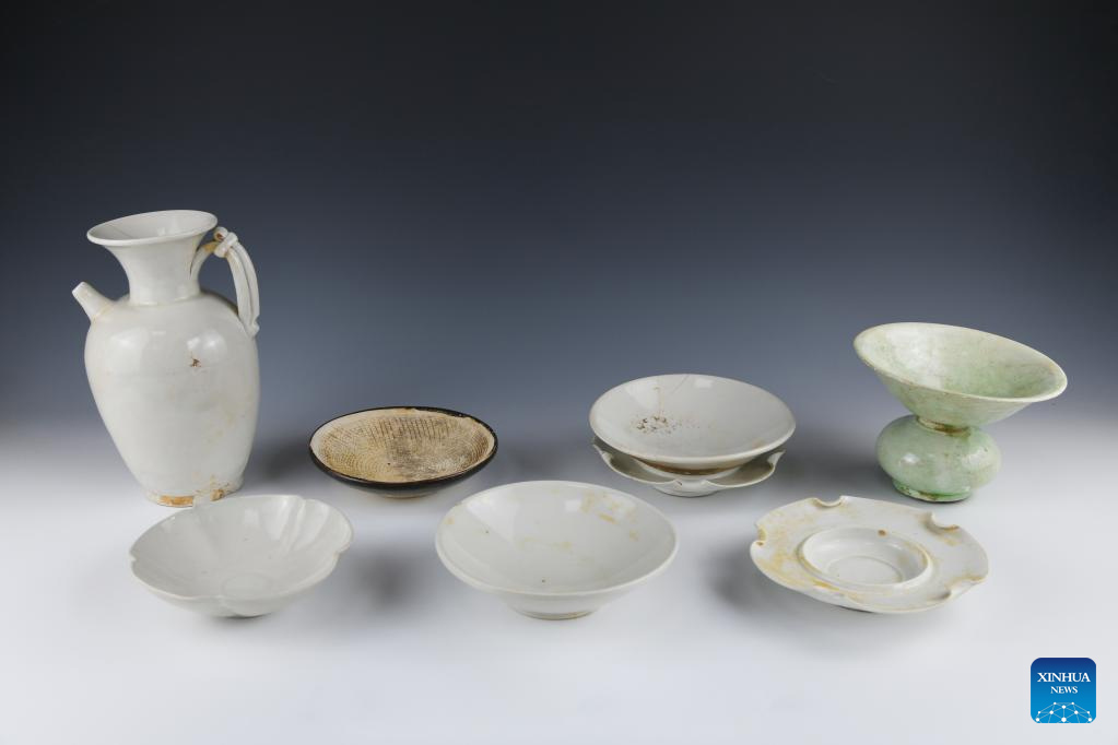 Berdasarkan prasasti dari ketiga makam tersebut