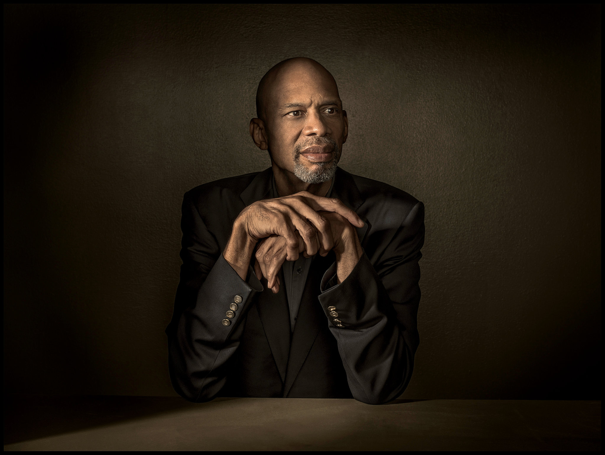 Pemegang rekor poin terbanyak sepanjang sejarah kompetisi NBA ini akan berada di tribun penonton pada dua pertandingan kandang LA Lakers