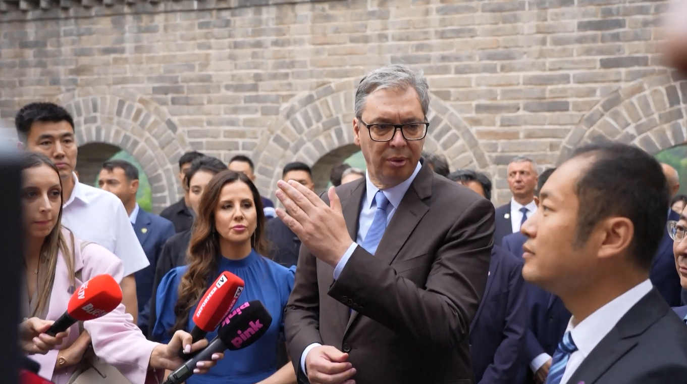 Presiden Serbia Kunjungi Tembok Besar setelah Tiba di Beijing