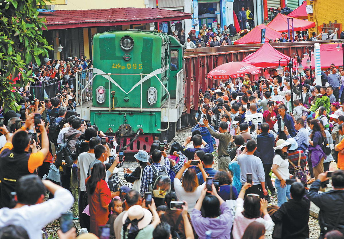 Pasar Kereta Api Terakhir Menjaga Tradisi Tetap Hidup