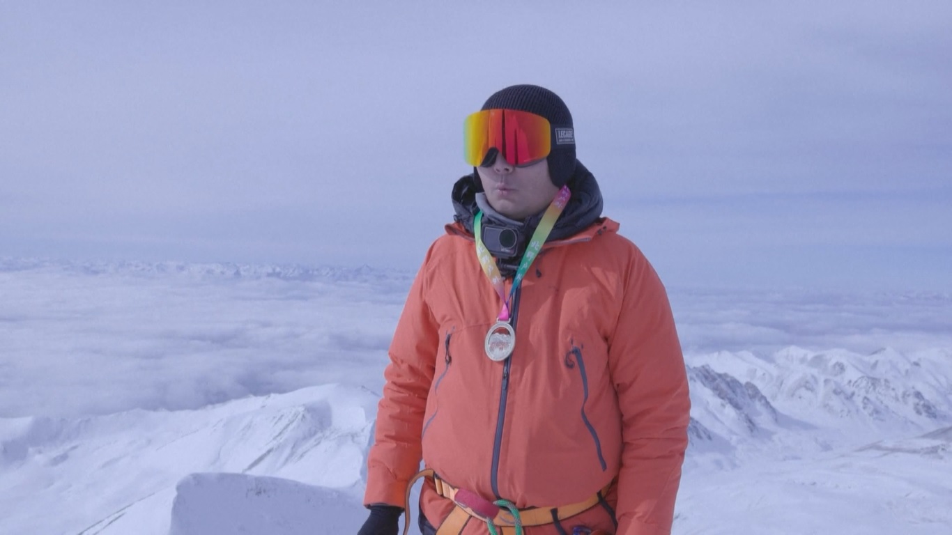 Rangkaian pariwisata musim dingin-semi Qinghai 2024-2025 dibuka di puncak salju Gangshika yang megah