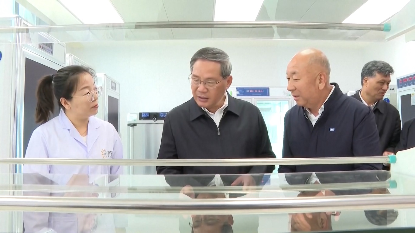 Perdana Menteri tersebut juga menyerukan peningkatan pertukaran internasional dan keterlibatan budaya yang lebih luas di berbagai bidang seperti perdagangan