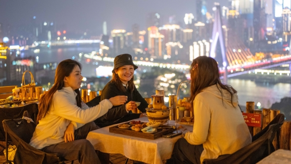 Sektor katering Tiongkok melaporkan pertumbuhan yang stabil pada bulan Oktober karena kebijakan pro-pertumbuhan telah meningkatkan belanja konsumen