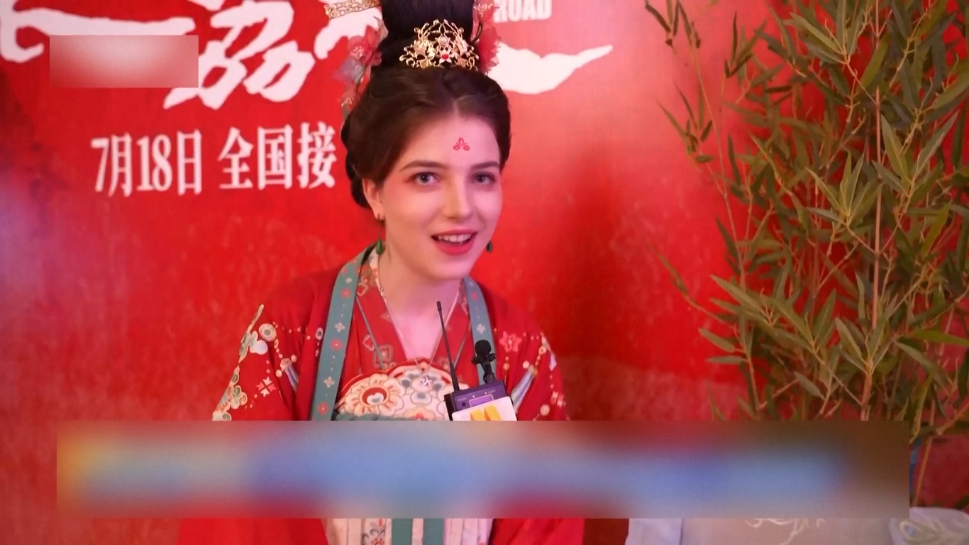 Penonton Film yang Kenakan Hanfu Hadiri Pemutaran Perdana &#039;The Lychee Road&#039; di Beijing