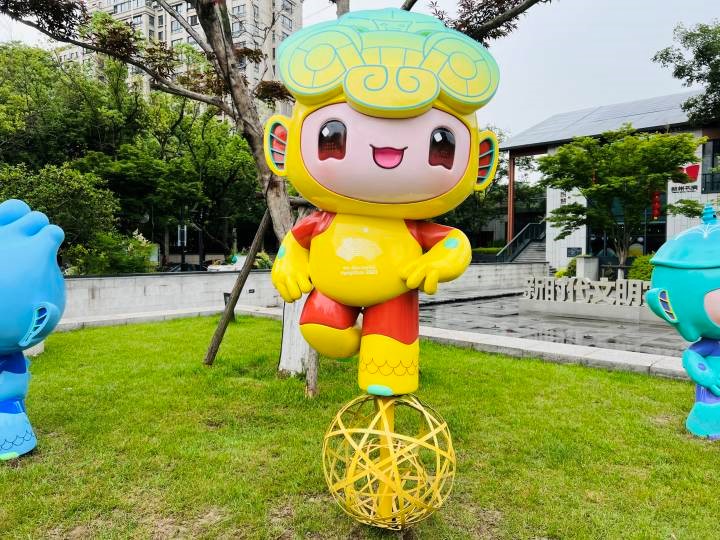 Suasana meriah menyambut Asian Games sangat terasa di kota Hangzhou