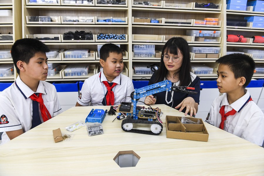 Lebih dari 3500 staf pengajar dan konselor sains di sekolah dasar dan menengah akan berpartisipasi dalam sesi mulai pertengahan Juli Sumber daya pengajaran yang dihasilkan selama proses akan dibagikan di platform digital Smart Education of China