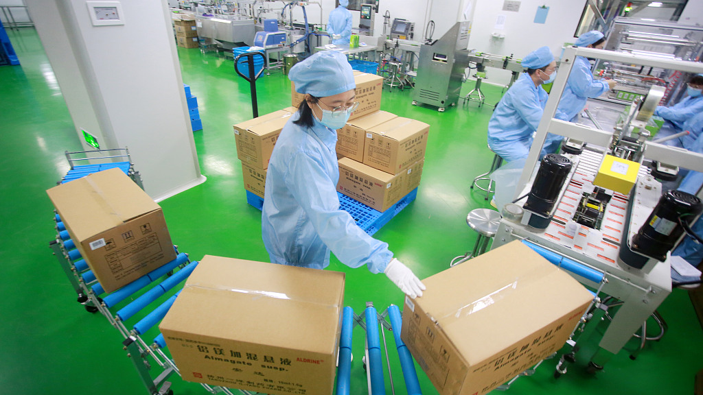 Setelah melonggarkan langkah-langkah epidemiknya pada awal Desember Tiongkok kini melakukan upaya untuk memastikan pasokan medis yang diperlukan untuk pencegahan dan pengendalian COVID-19