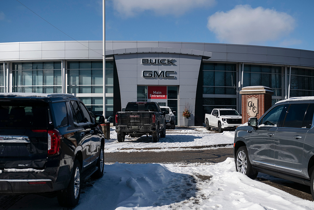 Menurut Federasi Ritel Nasional (NRF) tarif yang diusulkan Trump diperkirakan akan menyebabkan peningkatan belanja konsumen antara $46 miliar dan $78 miliar per tahun pada barang-barang seperti pakaian mainan furnitur peralatan rumah tangga alas kaki dan barang perjalanan