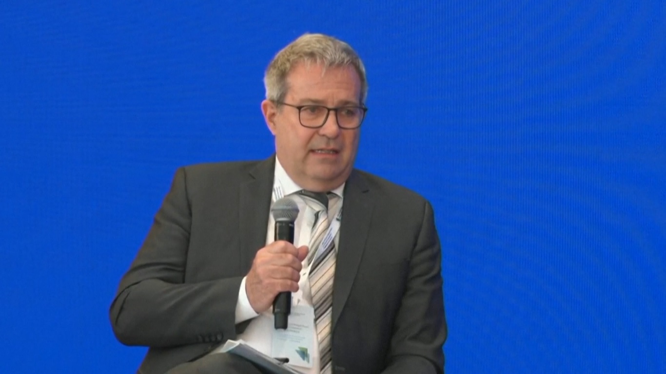 Salah satu ahli mencatat bahwa inisiatif pembangunan Tiongkok secara signifikan mempengaruhi negara-negara di seluruh dunia