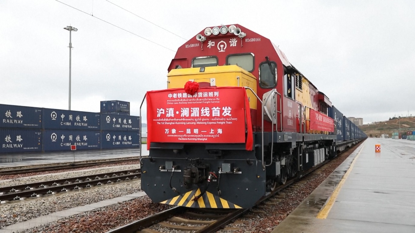 Kereta ini akan melakukan perjalanan di sepanjang jalur kereta api Shanghai-Kunming dan jalur kereta api Tiongkok-Laos