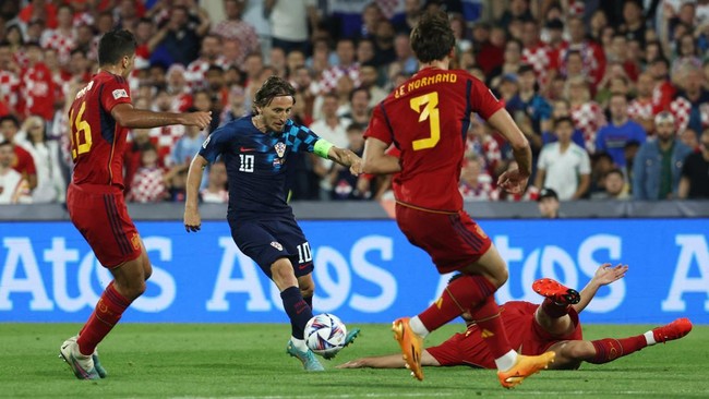 Spanyol berhasil menjadi juara UEFA Nations League 2022/2023 setelah menang adu penalti atas Kroasia dengan skor 5-4 pada laga final di Stadion De Kuip