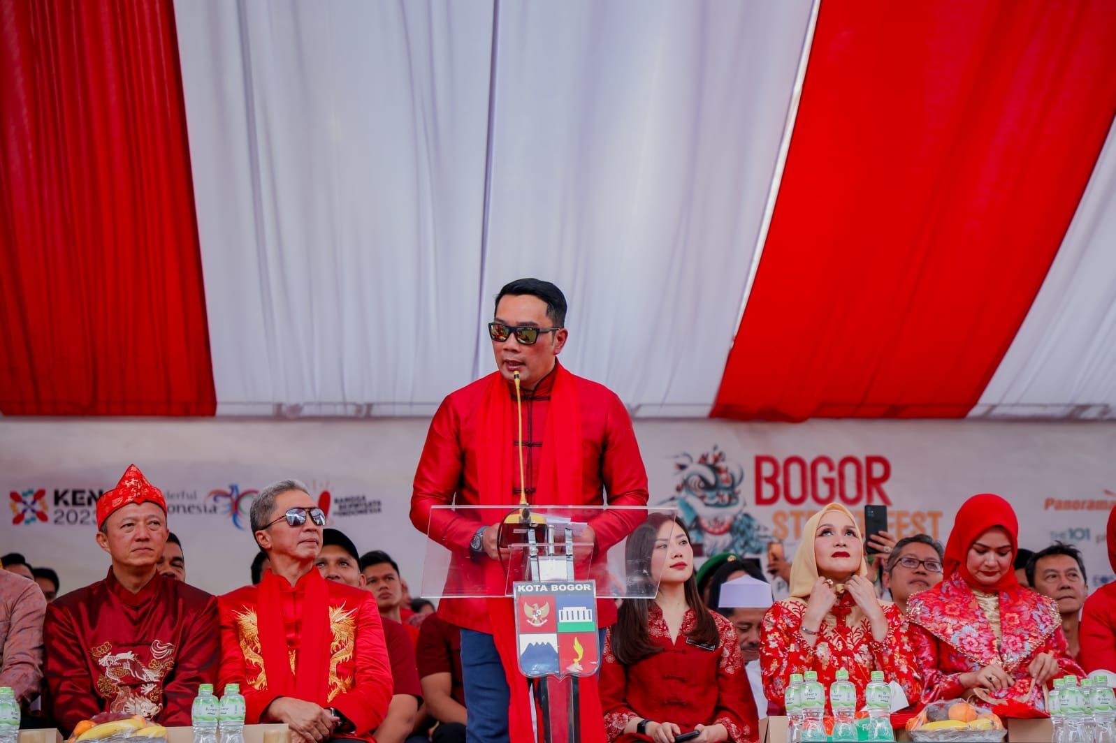Ridwan Kamil menyebut perayaan Cap Go Meh di kota Bogor ini merupakan yang terbaik ya se-Jawa Barat Karena pesan keberagamannya sangat jelas