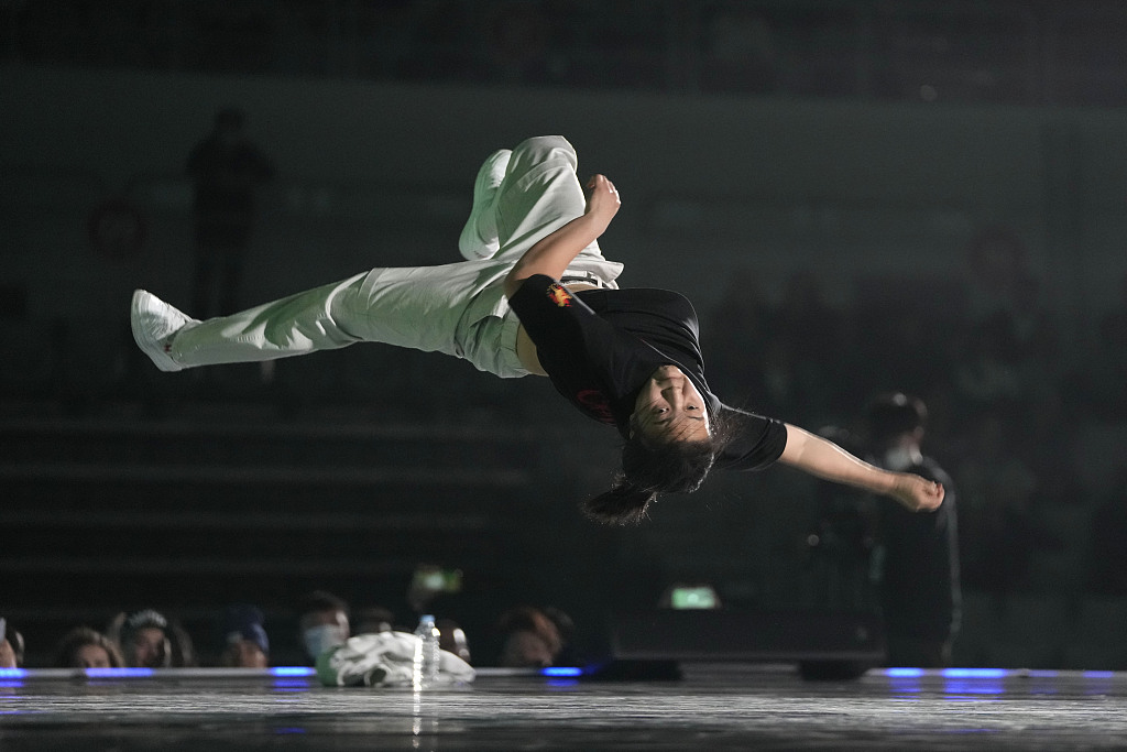 Liu Qingyi  breakdancer Tiongkok meraih medali perak di Kejuaraan Dunia World Dance Sport Federation (WDSF) 2022  