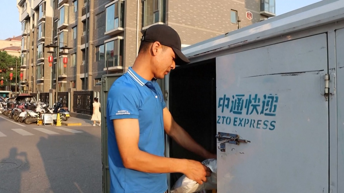 Para perusahaan logistik meningkatkan layanan pengiriman untuk wisatawan