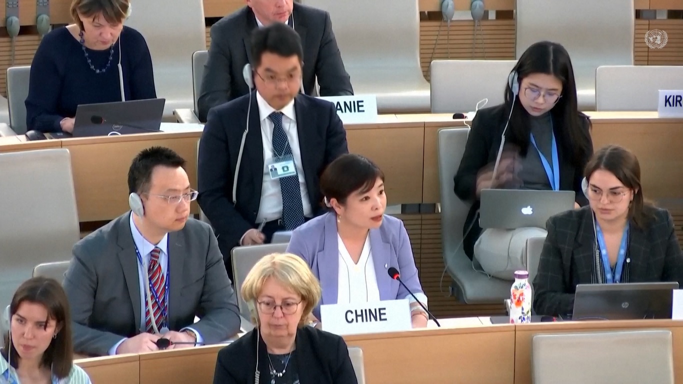 Tiongkok berpegang teguh pada menempatkan rakyat sebagai pusat