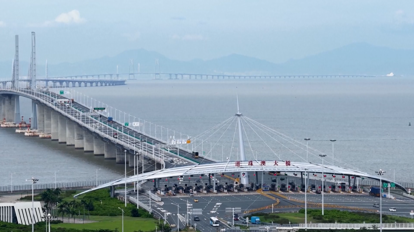 Pelabuhan Zhuhai di Jembatan Hong Kong-Zhuhai-Makau Catat Lebih dari 25 Juta Perlintasan Kendaraan Sejak Dibuka