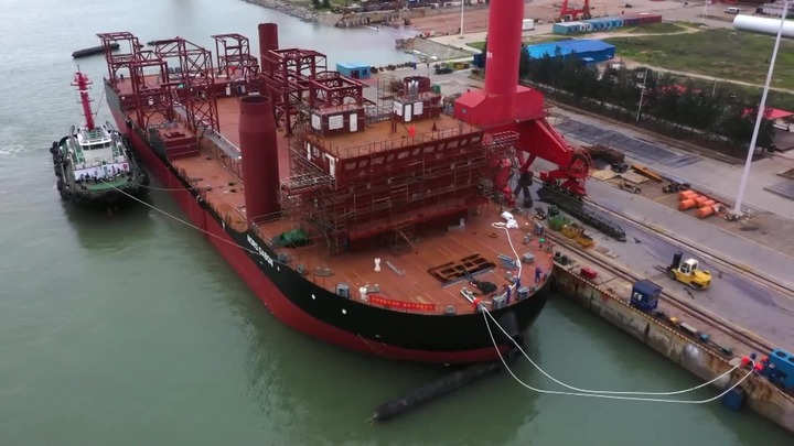 Tongkang raksasa yang  dibuat oleh CSSC Guangxi Shipbuilding and Offshore Engineering Co