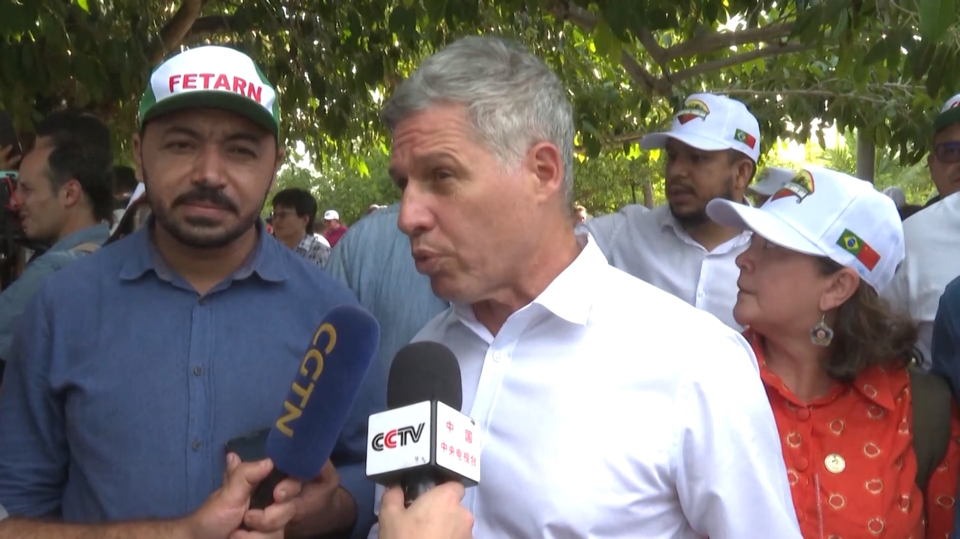 Sebuah perusahaan mesin pertanian Tiongkok menyediakan 31 mesin