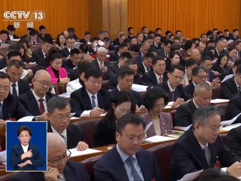 Sidang ke-2 Kongres Rakyat Nasional ke-14 dibuka di Balai Agung Rakyat Selasa pagi ini (5/3) Xi Jinping beserta para pemimpin partai dan negara menghadiri pembukaan sidang tersebut Perdana Menteri Tiongkok Li Qiang menyampaikan laporan kinerja pemerintah kepada sidang tersebut