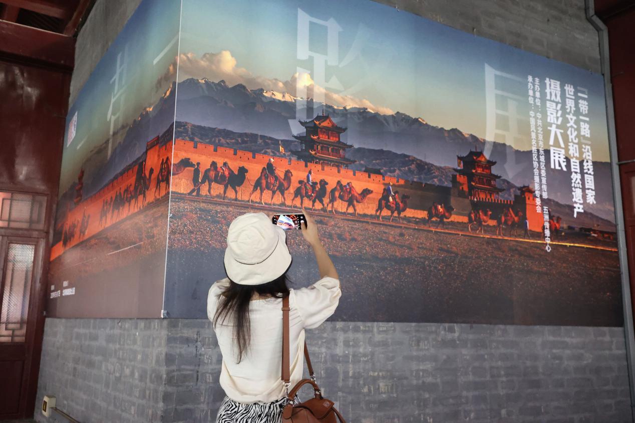 Pameran Fotografi Budaya dan Warisan Alam Dunia Negara-negara Sepanjang Jalur “Sabuk dan Jalan” dibuka di Beijing pada hari Kamis kemarin (7/9)