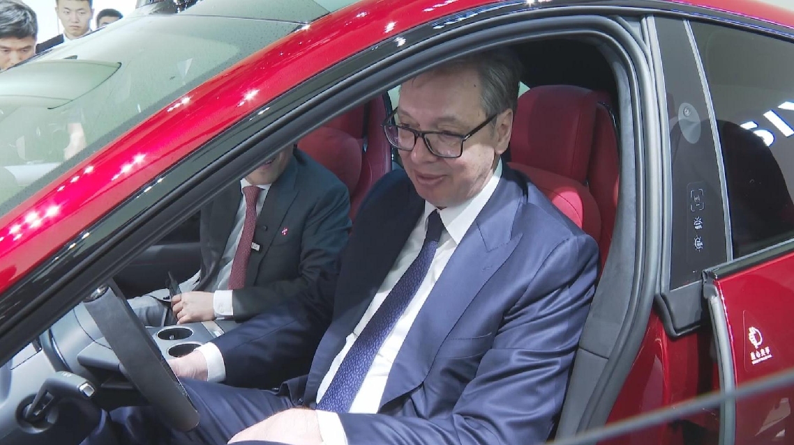 Presiden Serbia Mengunjungi Pabrik Mobil Raksasa Teknologi Xiaomi