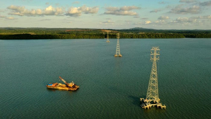 Pembangunan SUTT 150 kV Selaru-Sebuku memiliki panjang lintasan 76