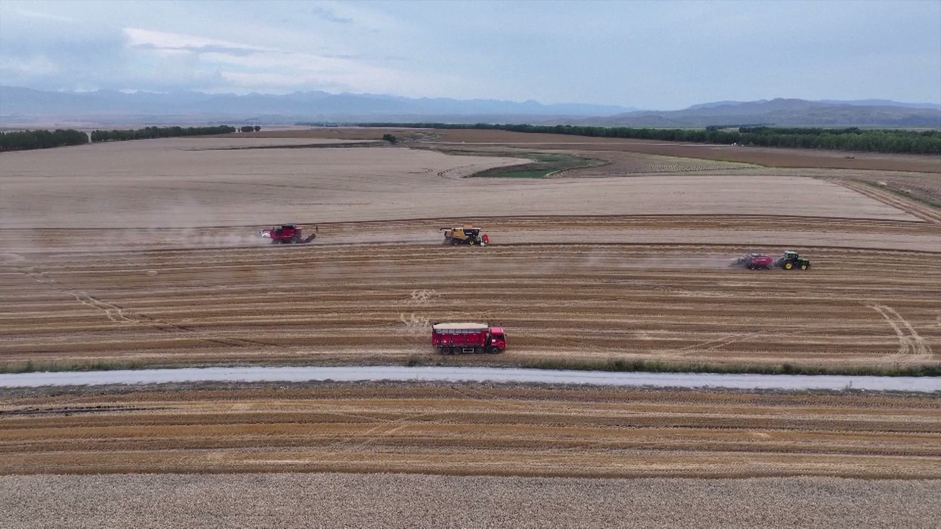 Mesin pertanian pintar telah diterapkan untuk memanen gandum seluas 33