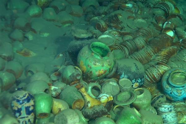 Menurut keterangan resmi dari Administrasi Negara Warisan Budaya melalui Institut Arkeologi di Akademi Ilmu Sosial Tiongkok bangkai kapal itu ditemukan sekitar 1 mil di bawah permukaan laut tepatnya lereng barat laut di Laut Tiongkok Selatan