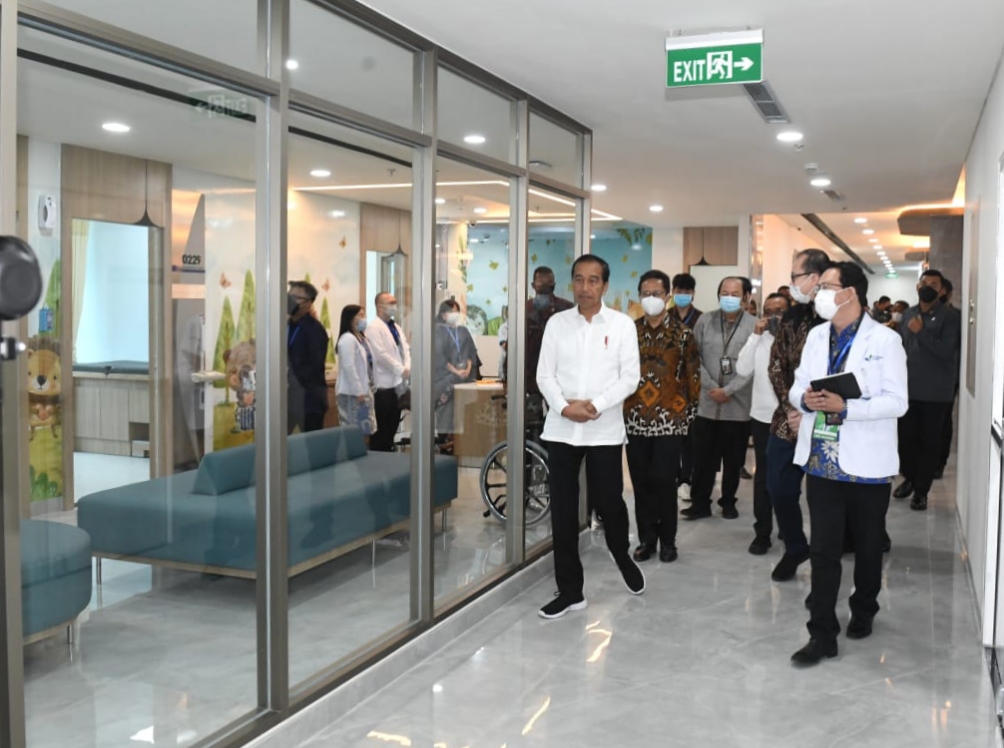 Presiden RI Joko Widodo (Jokowi) mendorong penambahan jumlah dokter spesialis di dalam negeri untuk meningkatkan pelayanan kesehatan di Tanah Air