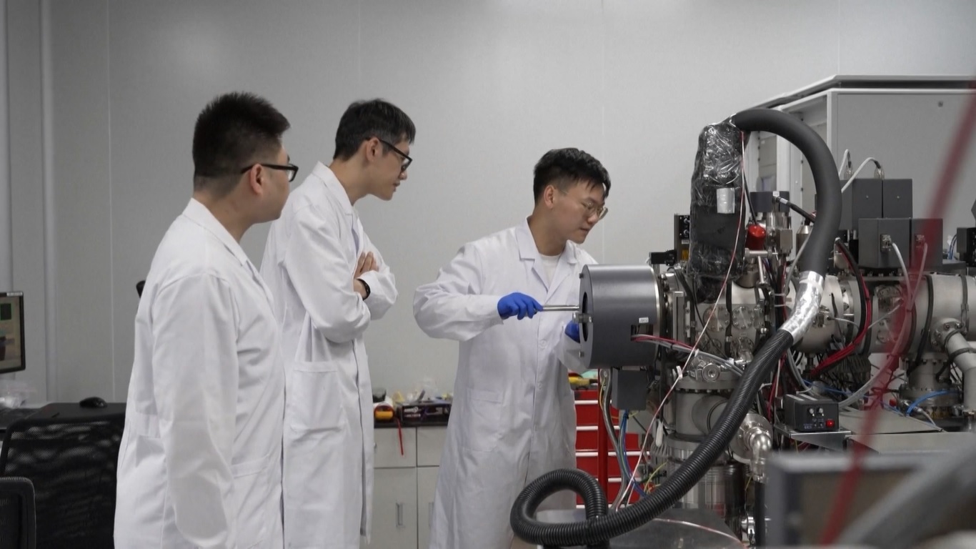 Ilmuwan Tiongkok Ungkap Temuan Baru tentang Asal Usul Air Bulan