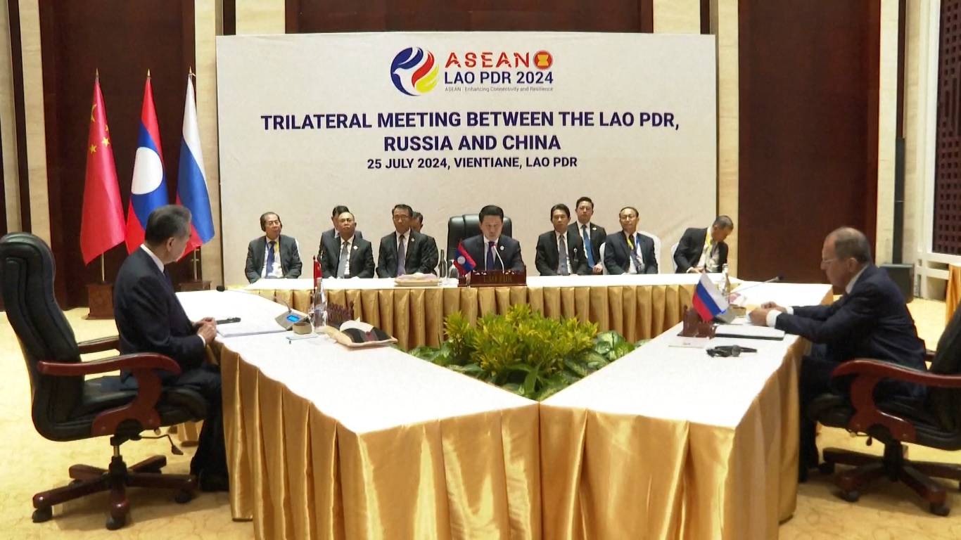 Menyetujui pandangan Tiongkok terhadap situasi internasional