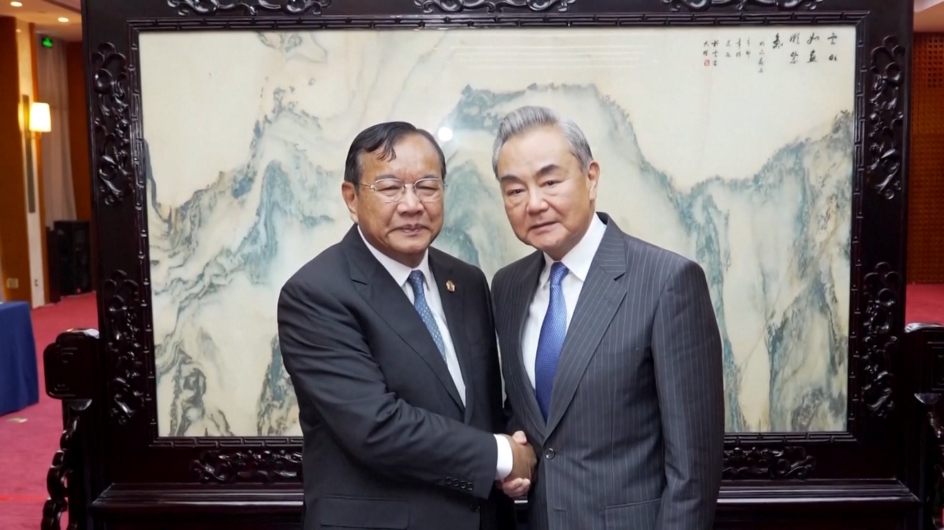 Menteri Luar Negeri Tiongkok Bertemu dengan Wakil Perdana Menteri Kamboja