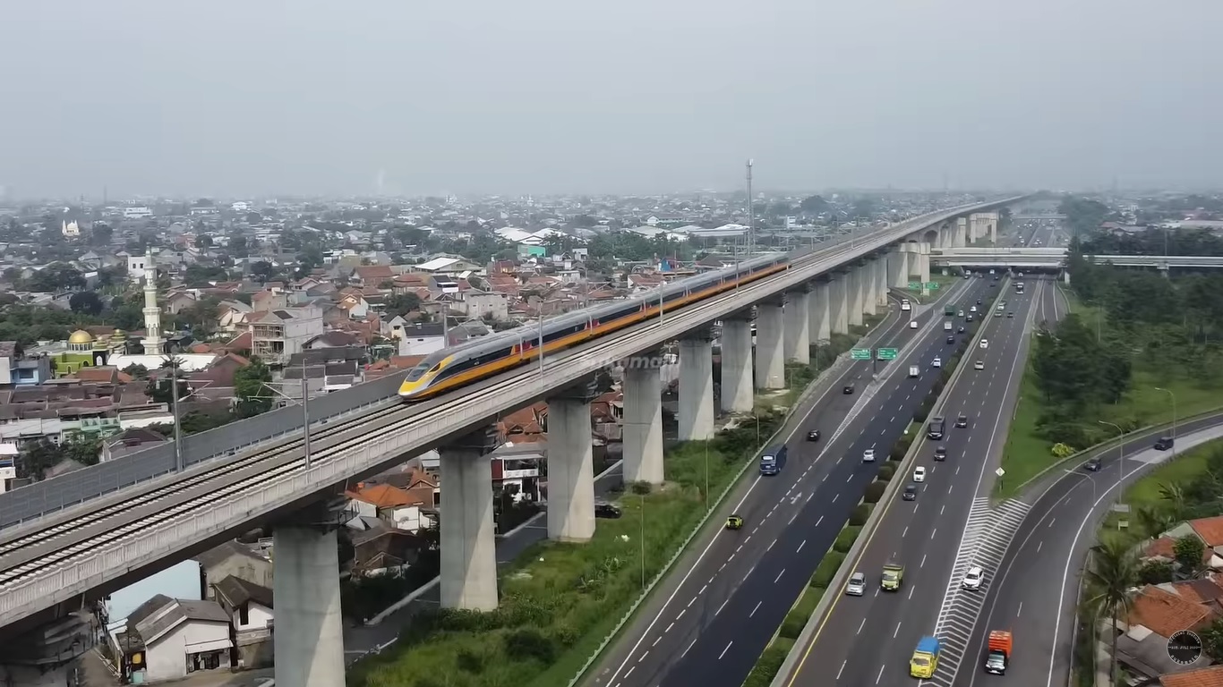 Perjalanan dengan CIT difokuskan pada pengujian integrasi sistem sarana dan prasarana Seluruh aspek akan dipastikan berfungsi secara normal dan aman dilalui KCJB dengan kecepatan tinggi