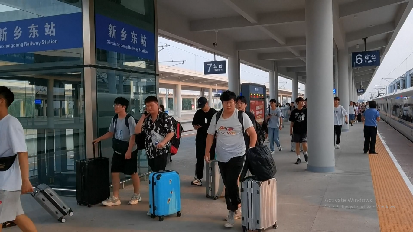 Hampir 31 juta orang Tiongkok diperkirakan bepergian dengan lebih dari 16 juta diperkirakan naik kereta