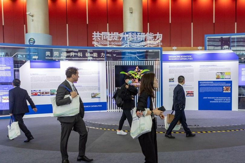 Tiongkok untuk pertama kalinya mengusulkan inisiatif kerja sama di bidang ilmu pengetahuan dan teknologi (IPTEK) internasional dalam Konferensi Sabuk dan Jalur Sutra untuk Pertukaran Ilmu Pengetahuan dan Teknologi di Kota Chongqing