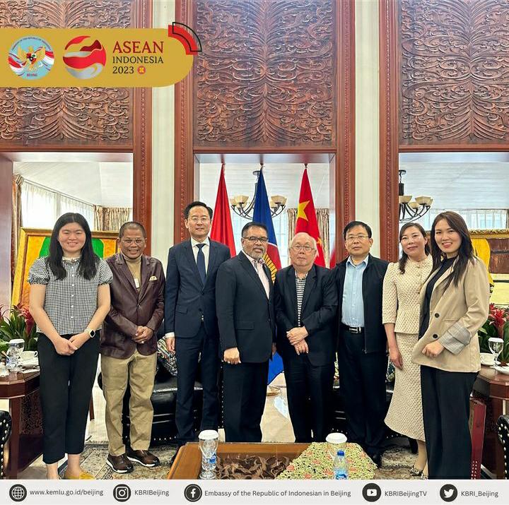 Executive Vica Preident Chery international MrCharlie Zhang menyampaikan perkembangan Chery di Indonesia dan juga perencanaan kerja sama pengembangan pasar dan rantai pasok baterei EV 