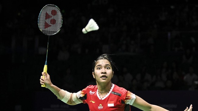 Ester Nurumi Tri Wardoyo menampilkan performa menawan kala mengalahkan Ponrpicha Choeikeewong pada pertandingan babak 32 besar Japan Open 2024 di Yokohama Arena