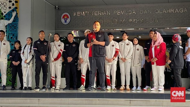 Menpora Dito Ariotedjo minta maaf kepada masyarakat karena menggelar pawai atau arak-arakan atlet Olimpiade 2024 Paris di jam masyarakat berangkat kerja