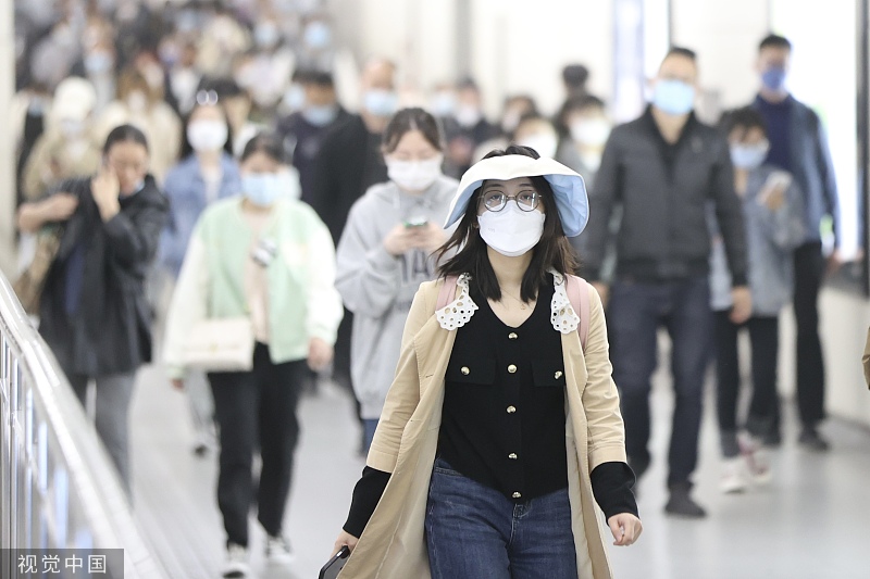 Data yang dirilis oleh Pusat Pengendalian dan Pencegahan Penyakit Tiongkok pada 3 Agustus menunjukkan bahwa tingkat kepositifan COVID-19 di antara penyakit mirip influenza di rumah sakit memuncak dua kali masing-masing pada akhir Desember dan akhir Mei