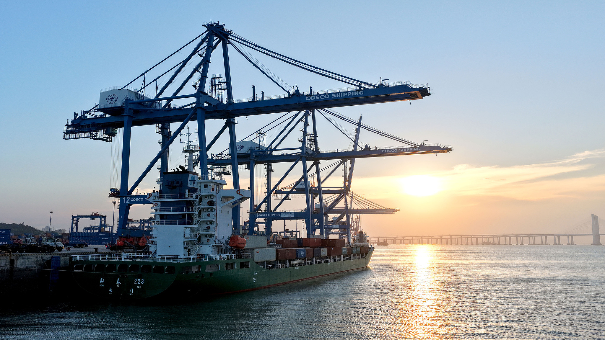 Tiongkok Muncul Sebagai Mitra Dagang 3 Teratas Bagi 157 Negara dan Kawasan