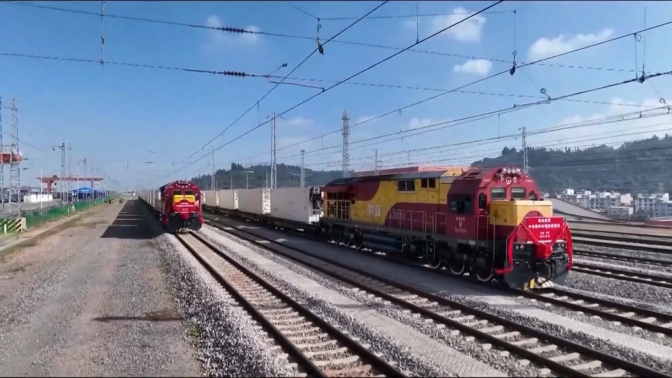 Kereta Api Tiongkok-Laos telah Menangani Lebih dari 4 Juta Ton Barang Sepanjang Tahun Ini